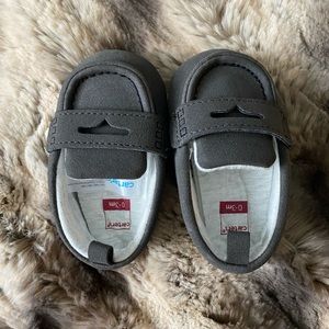 Carter’s 0-3 slippers